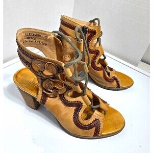 L'Artiste Spring Step Alejandra Beige Leather Floral Lace Up Heel Sandals 38/7.5